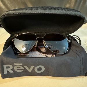 REVO RE 1106 CONRAD Men’s Aviator Sunglasses.